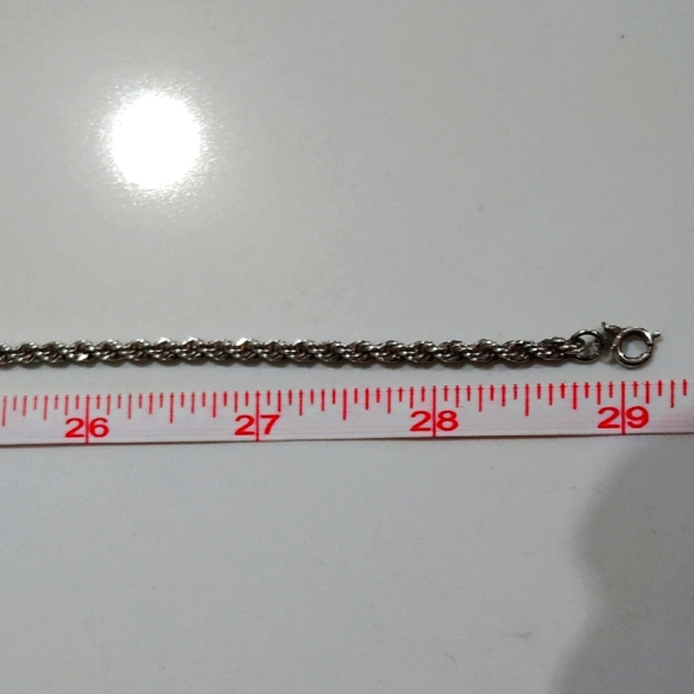 Elegant Sterling Silver Heart Pendant and Chain. - Picture 3 of 6